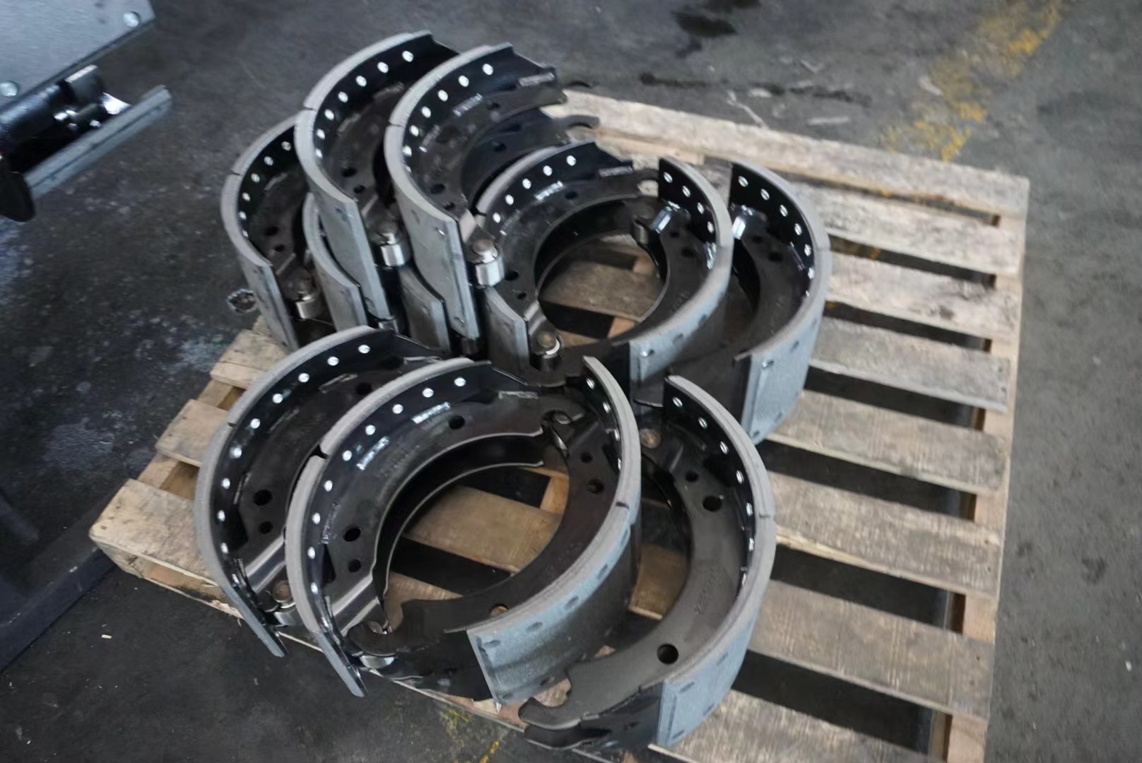 Vietnam Factory FAKQ12F10-252 FAKQ12F10-287 Heavy Duty Series Trailer Air Suspension Axle