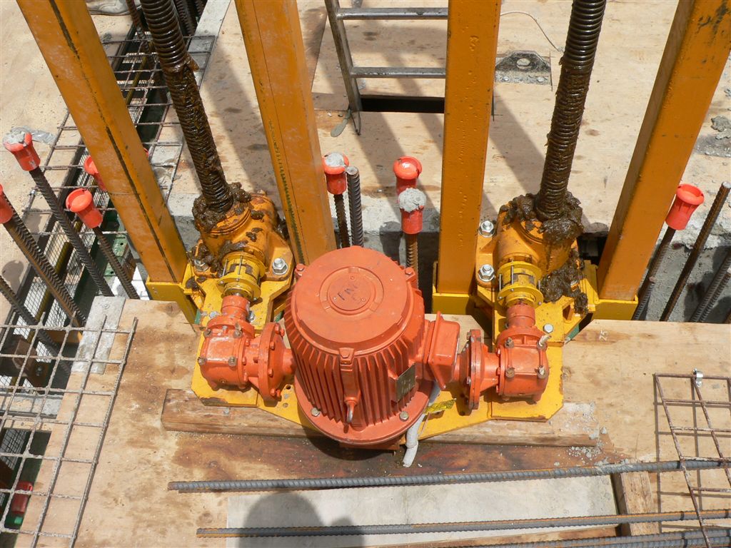 Vietnam Ball Thread Rod Mechanical Hydraulic Lift Elevator Scaffolding Gearbox Worm Gear Screw Jack for Construction Jump Form