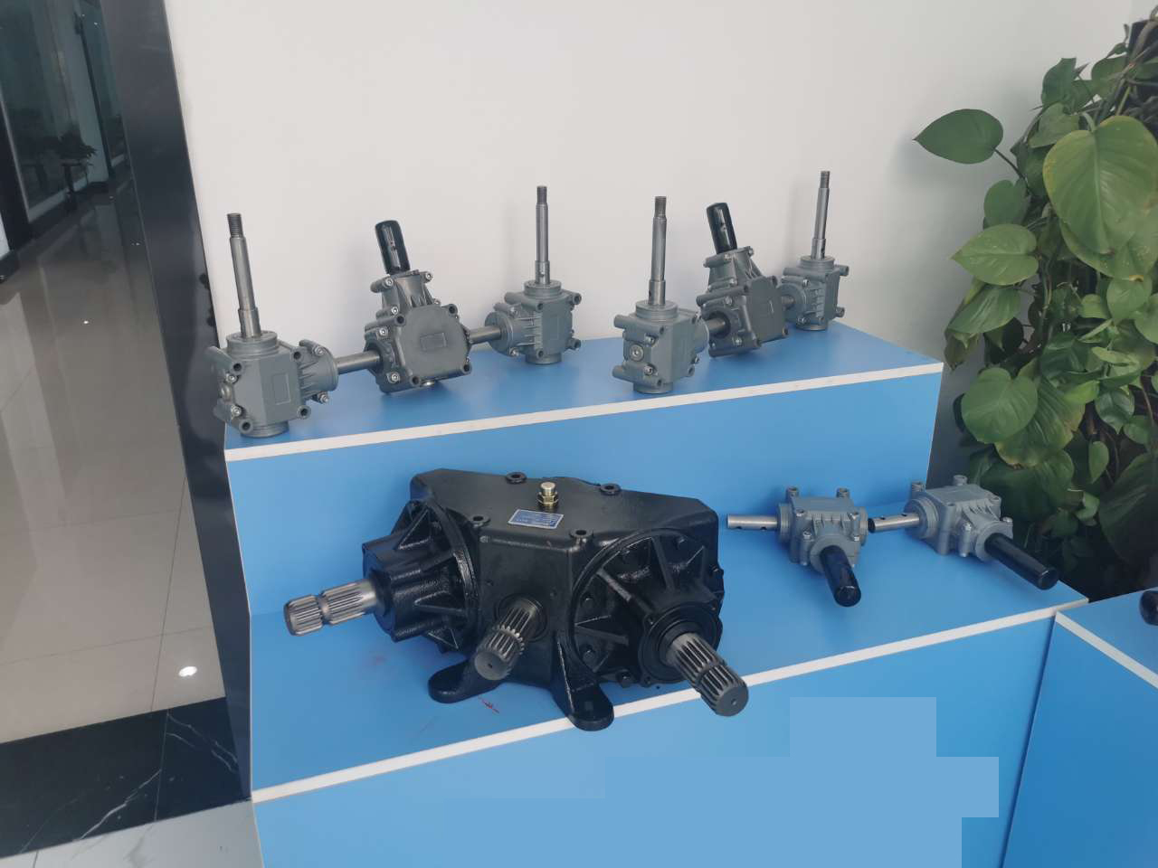 Broadcaster Round square Speed Reducer Fertilizer Seeder Gear Drive Gearbox for Sale Made in Vietnam